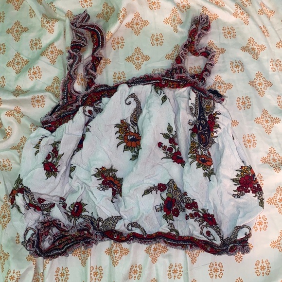 Crop tank top! Floral designs - Picture 1 of 1